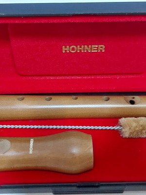 Hohner 9532 C-Sopran Wooden Recorder Like New with Case and Accessories