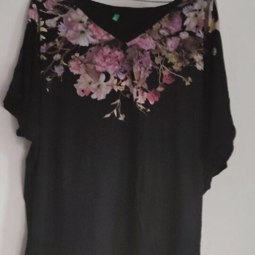 Benetton cotton blouse like new with floral bouquet neckline