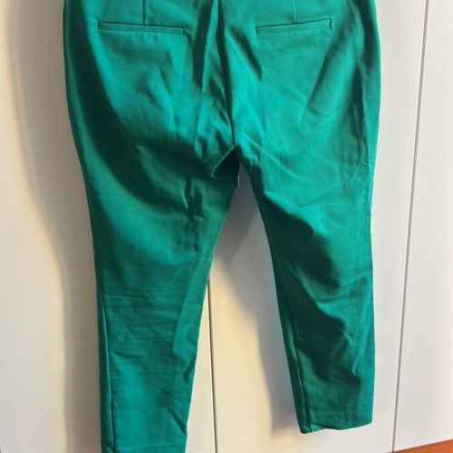 Stradivarius green pants with black belt like new, EU 40