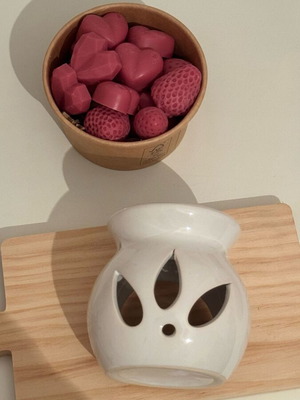Wax melts strawberries and hearts new with melomakarono scent