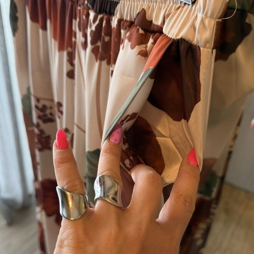 Floral satin pants with pockets like new, sizes S/M, beige and brown