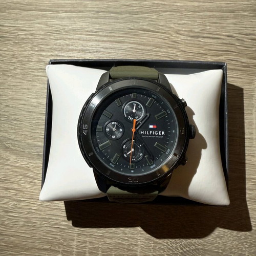 Tommy Hilfiger Khaki Strap 44mm watch like new