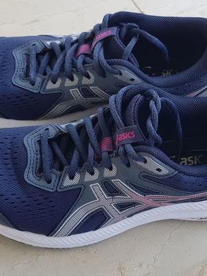 Γυναικεία αθλητικά παπούτσια Asics νούμερο 38 σαν καινούργια, γκρι και ροζ