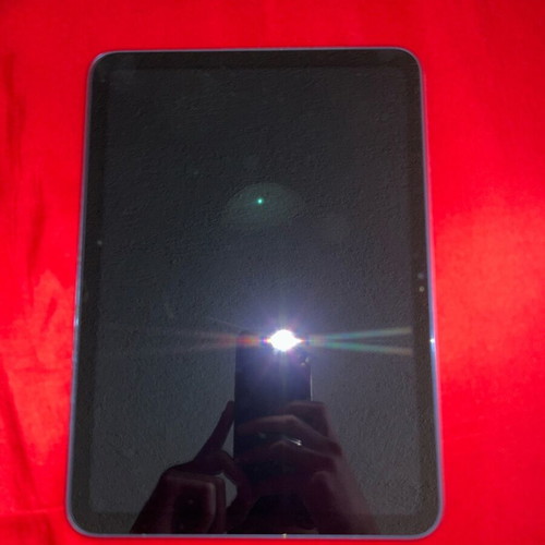 iPad 10ης γενιάς σαν καινούργιο με δερμάτινη θήκη