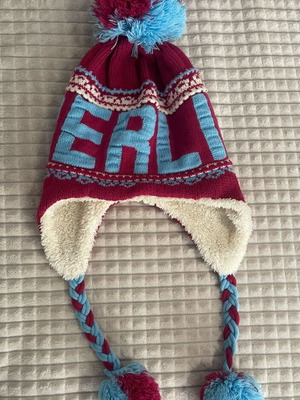 Robin Ruth Berlin hat new with earflaps fuchsia and blue