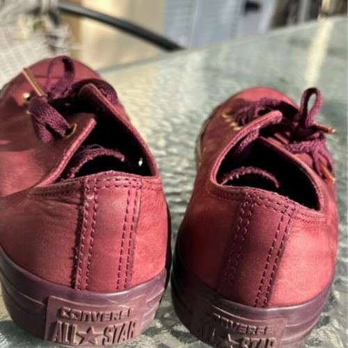 Converse athletic shoes burgundy size 39 like new