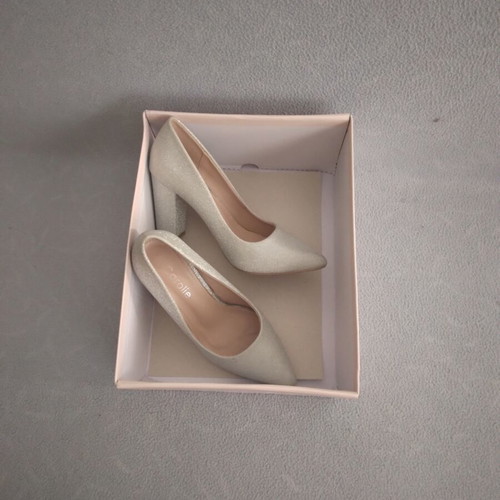 A To Z Greek pumps like new, white and beige, size 39