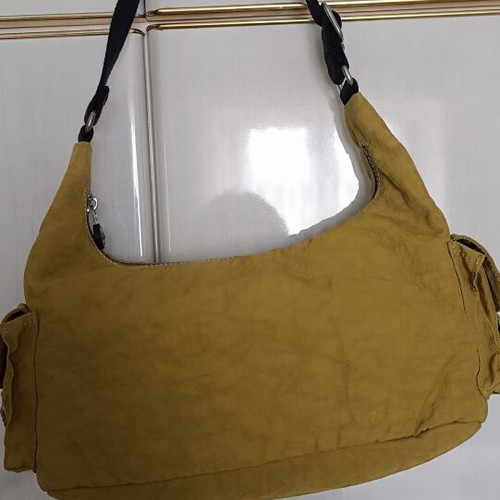 Kipling shoulder bag like new, waterproof fabric, gold color