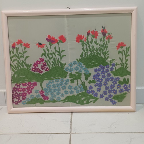 Embroidered painting used, dimensions 50cm x 39.5cm
