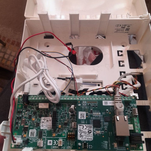 RiscO hybrid alarm like new with 120 zones and wireless contacts