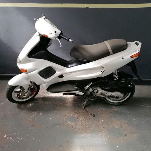 Gillera Runner 125 μεταχειρισμένο, με χαρτί διαγραφής, άσπρο πέρλα