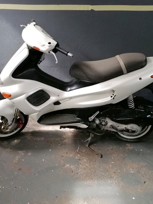 Gillera Runner 125 μεταχειρισμένο, με χαρτί διαγραφής, άσπρο πέρλα