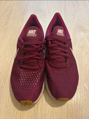Nike Pegasus women's athletic shoes like new, size 40.5