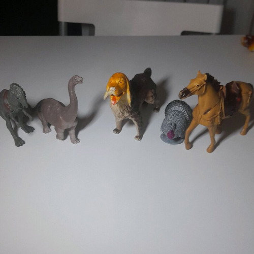 Rubber dinosaurs and animals used, set of 31 pieces