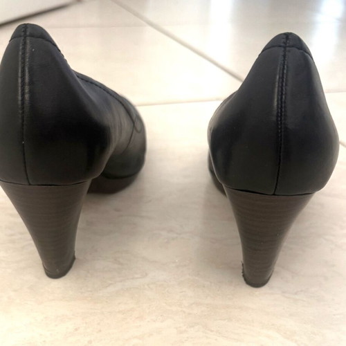 Marco Tozzi leather pumps like new, size 40, black