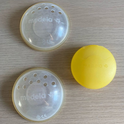 Medela breast shells and silicone nipples like new, 2 pcs with case