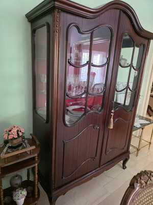 Living room showcase like new, solid wood with red velvet interior