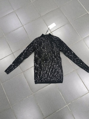 Μπλούζα με στρας καινούργια, μέγεθος M, μαύρη