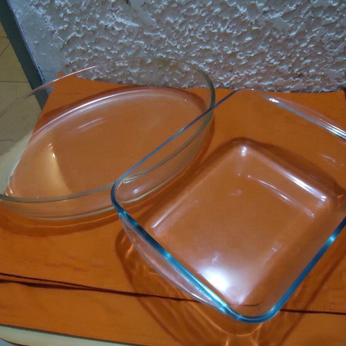 Pyrex set of 2 new, square and oval
