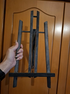Canvas easel used