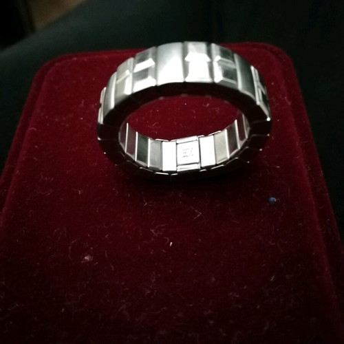 Elastic metal ring like new, silver color