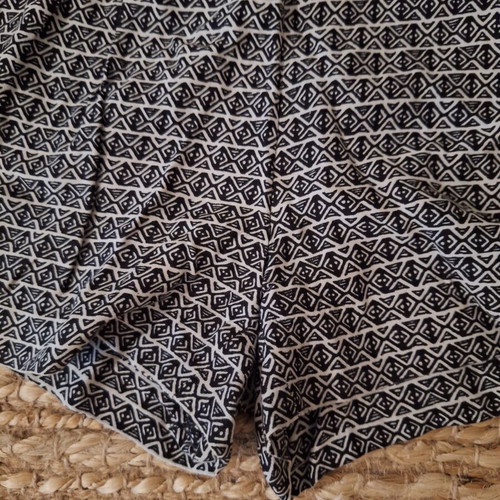 Women's Wide Shorts with Geometric Pattern like new, H&M, black and white, size S