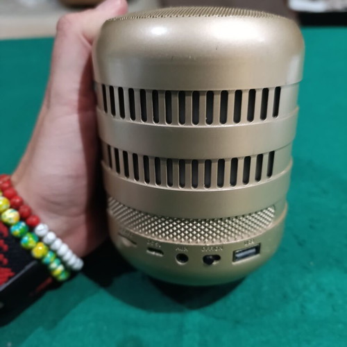 Bluetooth Speaker LN-18 Gold with LED Lighting like new