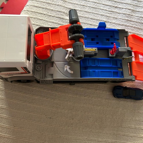 Matchbox Roadside Assistance Vehicle like new with toy car