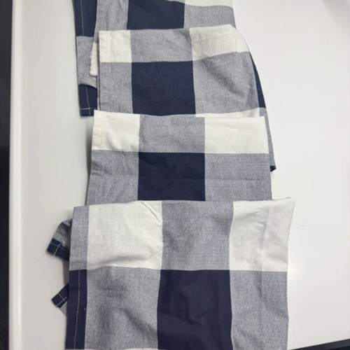 Set of 4 checkered fabric napkins 40x40 like new
