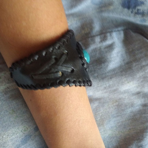 Leather bracelet with turquoise stone unused, adjustable size