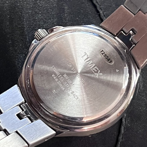 Timex Date 40mm wristwatch like new, blue