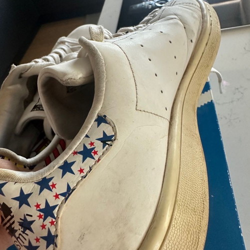 Stan Smith collectible athletic shoes used, size 40 2/3, with neon
