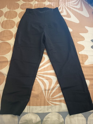 H&M maternity pants used, black medium fabric relaxed fit
