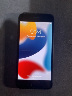 Apple iPhone 7 32GB with new battery, microphone not working