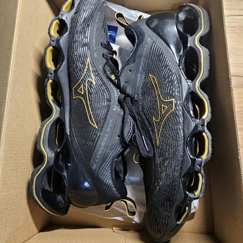 Mizuno Wave Prophecy 13 new, black and yellow