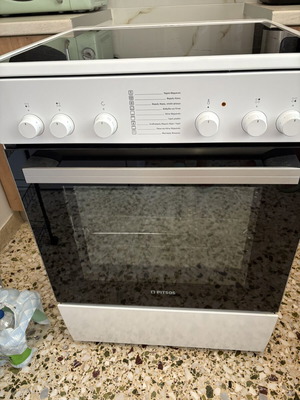 Pitsos PHC009120 ceramic stove used, 4 burners, 66L oven, energy class A