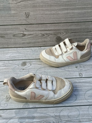 Veja leather sneakers size 33 like new, white