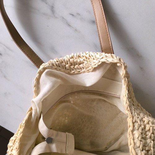 Women’s straw bag like new