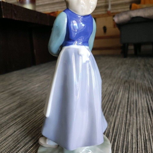 Wagner Apel Lippelsdorf porcelain decoration 26 cm like new