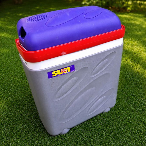 Portable Thermoelectric Cooler 12V 30lt like new, lightweight