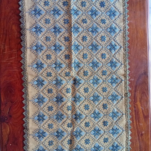 Handmade table runner 73 x 40 cm