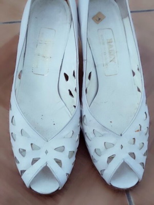 Leather shoes used, white, size 36, low heel