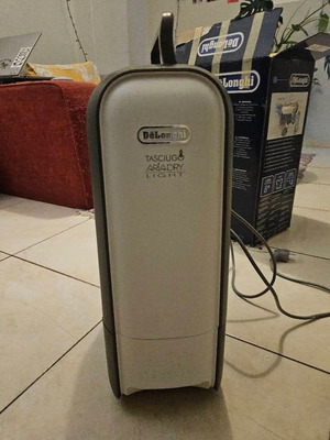 DeLonghi zeolite dehumidifier 7.5 liters new with warranty