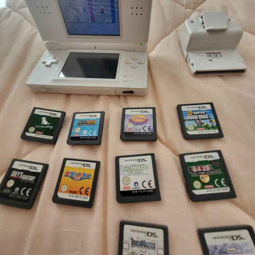 Nintendo DS like new with 11 games
