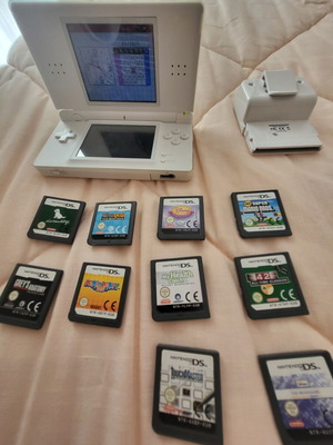 Nintendo DS like new with 11 games
