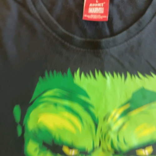 Marvel T-shirt large black like new