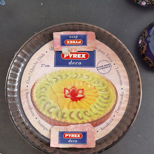 Pyrex tart dish new