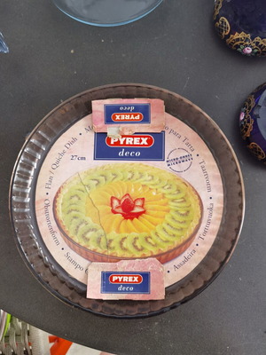 Pyrex tart dish new