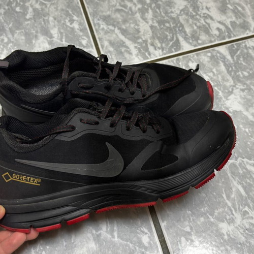 Nike Zoom Air Relentless 26 Gore-Tex athletic shoes used, sizes 42.5-43, black and red