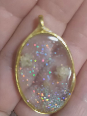Necklace with dried flowers in resin new